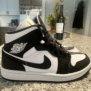 Women’s Air Jordan 1 Mid SE ‘Homage’